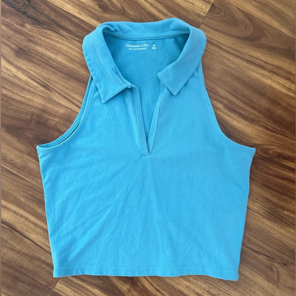 Abercrombie & Fitch Collared Polo V Neck Crop Top in size Medium